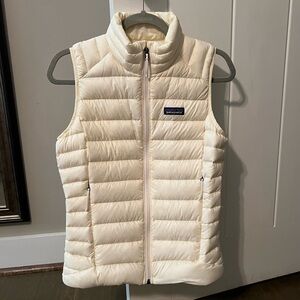 NWT Patagonia Off-White Down Puffer Vest
